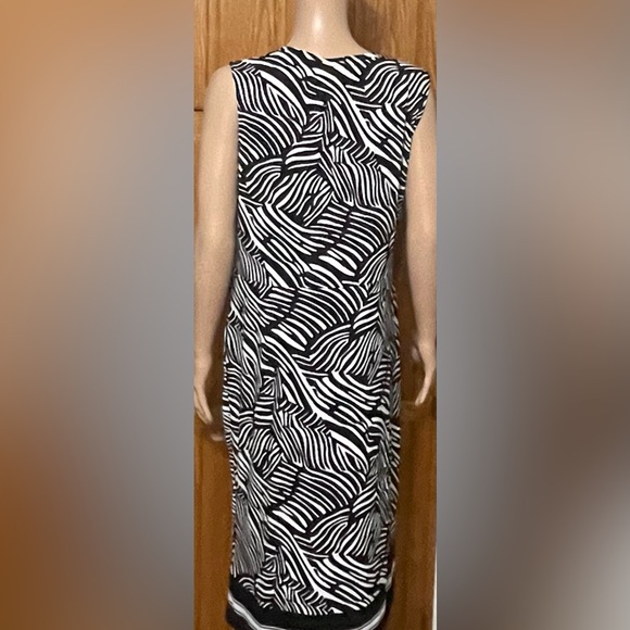 Michael Kors
Plus Size Zebra-Print Faux Wrap Midi Dress - Picture 5 of 6